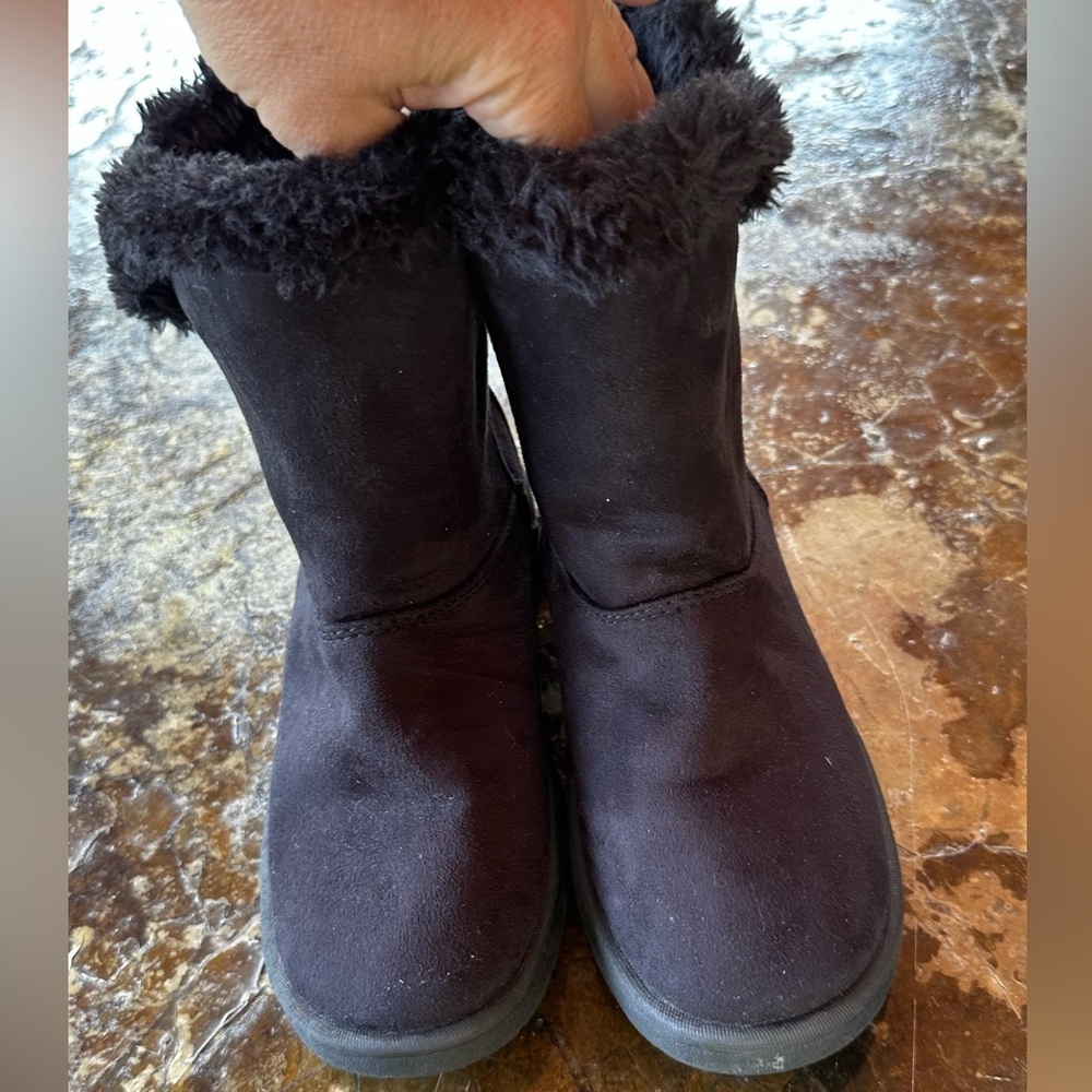 EUC Roebuck & Co. Winter Weather Black Faux Fur Lined Pull On Boots Women's 6M